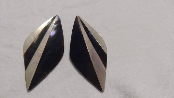 Large diamond shaped earrings black and white she… - image 1