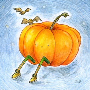 Può includere: Un'illustrazione stravagante di una zucca arancione sorridente con gambe a righe verdi e arancioni e scarpe gialle. Due pipistrelli marroni volano sopra la zucca su uno sfondo blu, tema di Halloween.