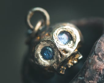 Memento Mori Skull Charm – Tanzanite Eyes, Sterling Silver & Gold