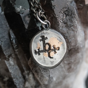 Lilith Symbol Anhänger: Umarme die Kraft der Unabhängigkeit und Transformation