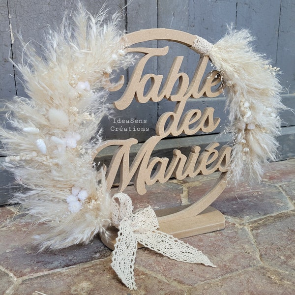 Centre de table des mariés en fleurs séchées tons blanc/beige pampa pour décoration de salle de mariage