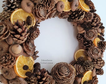 Couronne décorative pommes de pin, oranges séchées, réalisée à la main - cadeau unique original, décoration intérieure