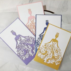 DIY Kleid Laser Cut Einladungen Karten Einladung. Quinceanera Einladung Sweet sixteen. Elegant. Lavendel-Flieder. Fünfzehn süße 16 Einladung