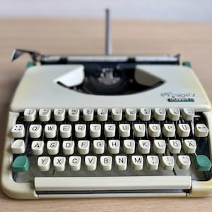 Macchina da scrivere ultra-portatile Olympia Splendid 33 del 1966