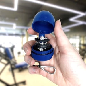 リングホルダー - 防水キーホルダー型リングボックス｜旅行用リングボックス｜結婚指輪ボックス｜ジム用リングホルダー