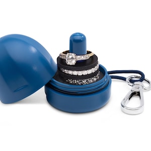 The Ring Thing: Organizador de anillos, organizador de joyas, portátil e impermeable, accesorio para gimnasio, estuche de viaje (azul rey)
