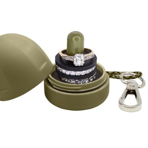 The Ring Thing - Porta anelli, organizer e contenitore per gioielli, porta anelli portatile impermeabile, accessorio per palestra, custodia da viaggio per anelli (verde oliva)