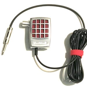 Micrófono Electro-Voice modelo 715 cromado satinado HiZ, estilo vintage de los años 50, con potente elemento de cristal Shure y control de volumen incorporado. imagen 2