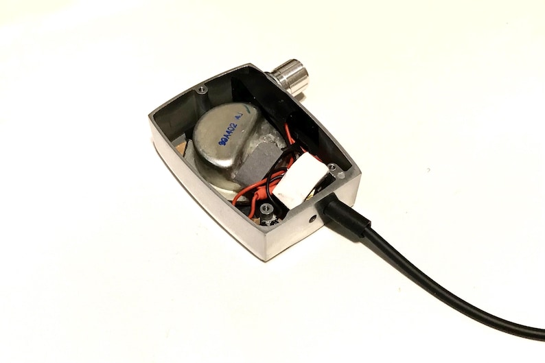 Micrófono Electro-Voice modelo 715 cromado satinado HiZ, estilo vintage de los años 50, con potente elemento de cristal Shure y control de volumen incorporado. imagen 8