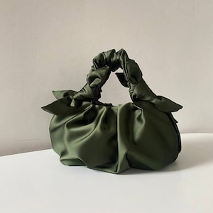 Kleine Satintasche mit Knoten | khaki handgemachte Abendtasche | +30 Farben | Brautjungferntasche | Hochzeitsgeldbörse | 3 Größen | Handgelenkhandtasche für Event