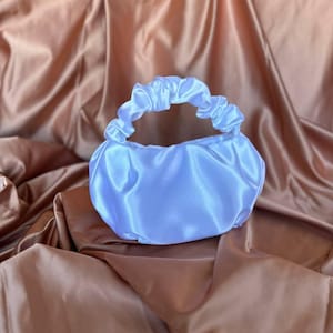 Scrunchie Satin kleine Abendtasche | +25 Farben | Perfekte Tasche für die Hochzeit| Brautjungferntasche | handgemachte Tasche für Event | weiße handgemachte Tasche