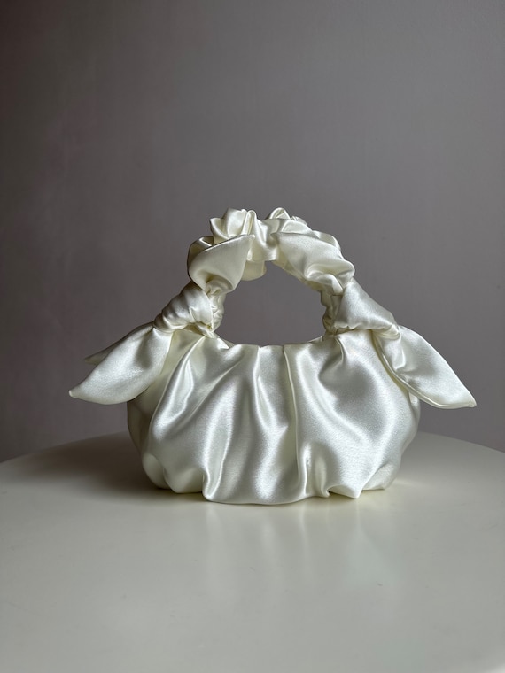 Ivory Luxury Satin Ascot Ivory Luxury Satin Ascot