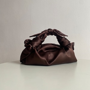 Kleine Satintasche mit Knoten | Stilvolle Satin-Handtasche | Furoshiki-Knotentasche | Abend-Clutch | +35 Farben | Hochzeitstasche | braune Damenhandtasche