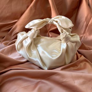Petit sac en satin avec noeuds | Sac à main en satin élégant | Sac à noeud Furoshiki | Sac en origami | +33 couleurs | Sac à main de mariage | sac à main ivoire pour événement