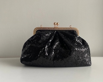 Zwarte glanzende handtas| Avondtasje in vintage stijl| Zwarte clutch met pailletten | Sparkle avondtasje | kiss lock ingelijste clutch |bruilofttas