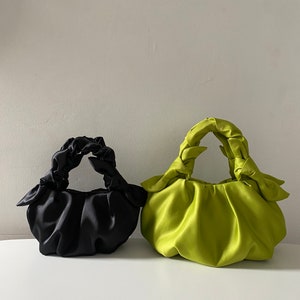 Bolso de noche pequeño de raso negro Bolso estilo nudo Furoshiki 25 colores 3 tamaños bolso para cualquier ocasión regalos del día de san valentín para la esposa imagen 4