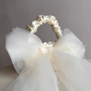 Sac à gros nœud | sac tendance avec nœud | sac de soirée | sac à main de mariage | sac en satin fait main | sac de fête | sac écru