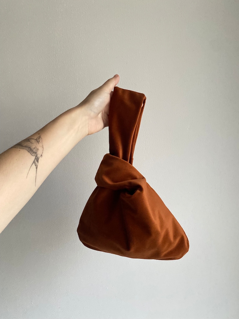 Bolso nudo japonés bolso de terciopelo para la muñeca bolso pequeño naranja para evento bolso furoshiki monederos de origami 25 colores bolso de noche de boda imagen 4