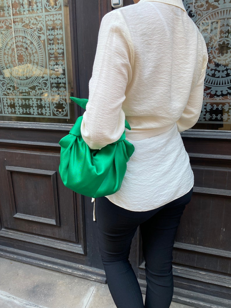 Petit sac en satin à noeuds Sac à main en satin élégant Sac à nœuds Furoshiki Sac origami 25 couleurs Sac à main de mariage sac à main vert pomme image 1