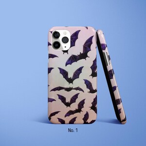 Custodia per telefono a forma di pipistrello, custodia per telefono a tema Halloween, custodia per iPhone 17, 16, 15, 14 Pro con tema natura selvaggia, custodia spettrale per Samsung Galaxy S25 Ultra, custodia per Google Pixel 9 immagine 2