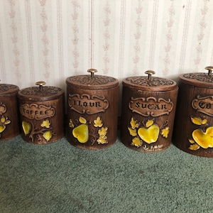 Juego de 5 botes Treasure Craft para galletas, azúcar, harina, café y té. Utensilios de cocina vintage, fabricados en EE. UU., década de 1960.