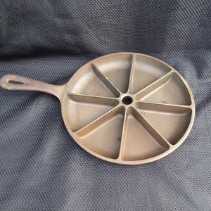 Vintage  divided  cast iron cornbread skillet/ cast iron skillet/Antique cast iron skillet