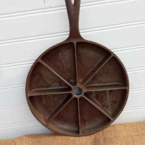 Vintage Divided Cast Iron Cornbread Skillet: Country Decor