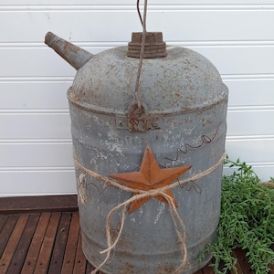 Vintage oil can/ Vintage kerosene can/ gray oil can/ primitive  decor/ rustic decor/ country decor/ Rusty star/old oil can/ gas can