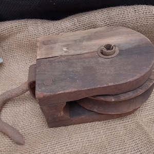 Vintage wooden pulley/Antique pulley/Wooden pulley