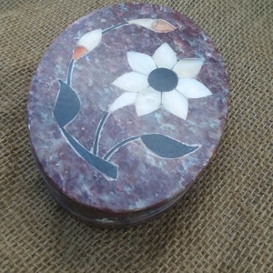 Genuine serpentine with mother of pearl inlay /trinket box/flower  trinket box made in india