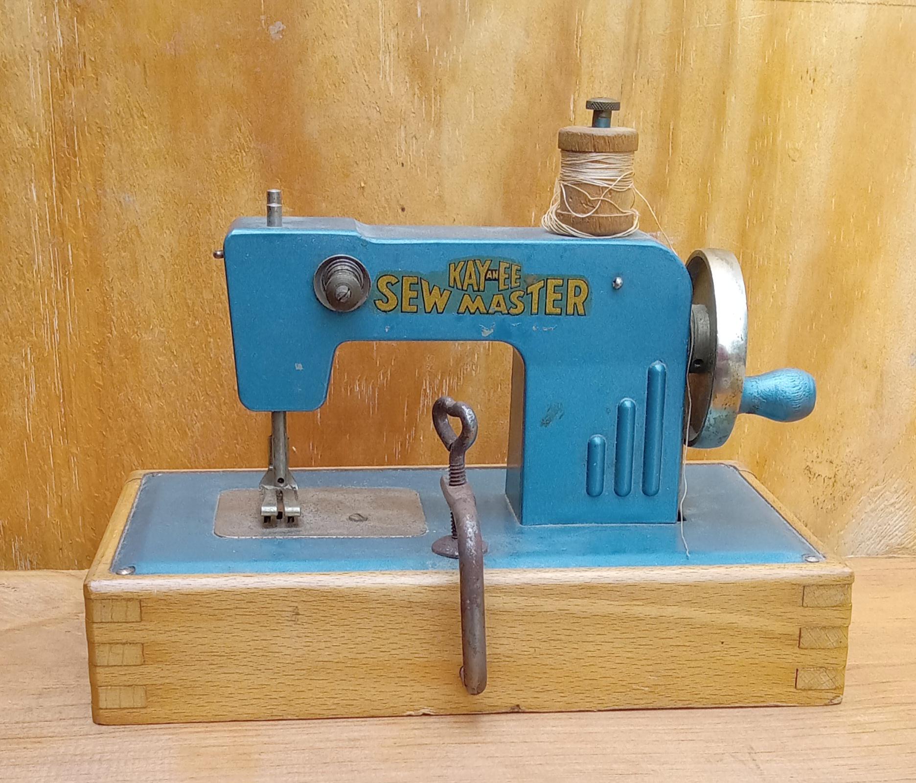 トイミシン KAY-EE SEW MASTER ミニチュアミシン アンティーク Vintage Kay-an-ee Sew Master Miniature Sewing Machine