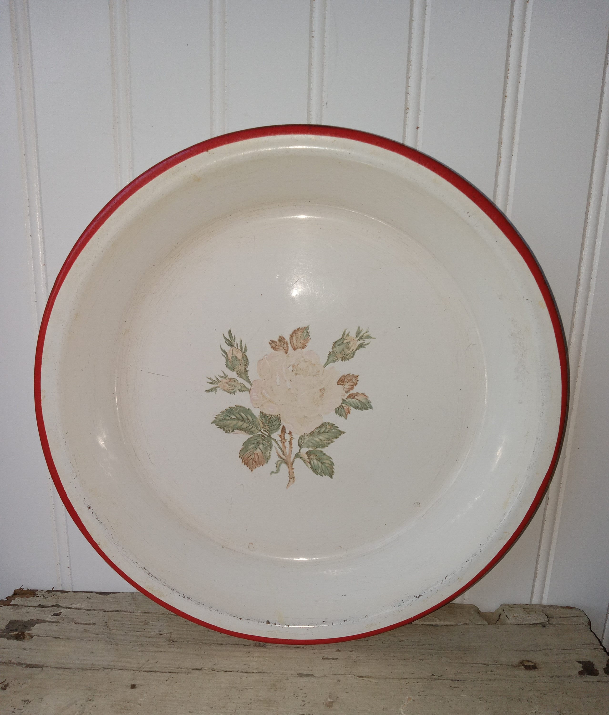 Vintage Enamelware Pie Pan: White With Red Trim, Rose Design - Main Image