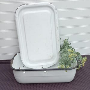 Enamelware white pan with lid/ pan with lid/ white and black Enamelware/ Vintage Enamelware/ Vintage pan with lid