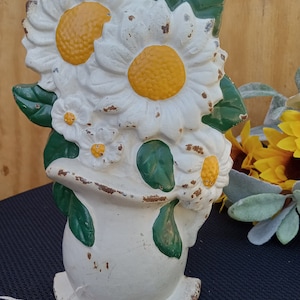 Daisy door stop/ Cast Iron Daisy door stop/Antique Daisy Decor /Vintage cast iron daisy