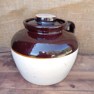 Vintage brown and tan pottery/ vintage pottery/ bean pot with lid/ bean pot/ pottery with lid/ USA pottery/ old brown pottery/ bean pot