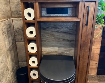 Rustiek hout boven de toiletopbergkast