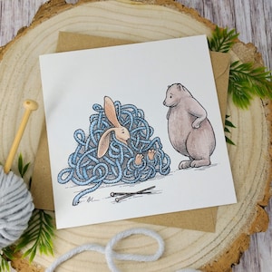 Carte de voeux - Lapin dans un enchevêtrement de laine, carte humoristique de tricoteur, carte d'anniversaire au crochet, illustration de compagnons de tricot par Laura Martin