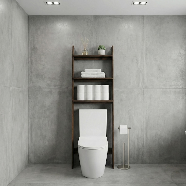 🚽 Over the Toilet Ladder Shelf – Small Space Bathroom Storage Organizer

Make the most of your bathroom with this stylish over toilet shelf, designed specifically for small space storage. This elegant toilet ladder shelf leans securely above your WC, offering vertical bathroom storage without drilling or wall damage — perfect for apartments and modern homes.
