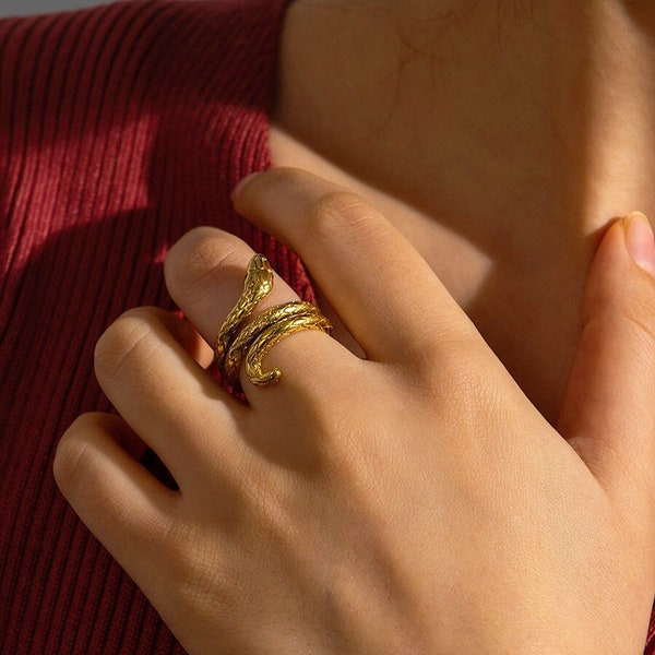 18k gold curved snake ring; 18k gold chunky ring; Hypoallergenic, Water-resistant, Gift for her