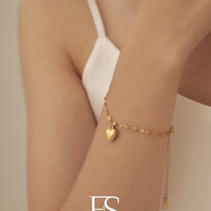 14K Gold Filled Heart Bracelet, Dainty Layering Bracelet, Gold Chain Bracelet, Gift for Her, Heart Charm Bracelet, Bridesmaid Gift