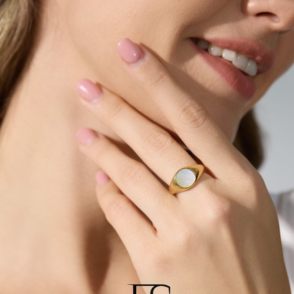 18K Gold Filled Chunky ring, Gold Mother of Pearl ring, Thick gold ring, Gold Signet ring, Gold Dome ring, Hypoallergenic, Water resistant