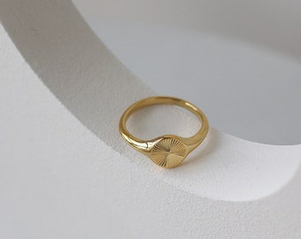 18K Gold Filled Sun Signet ring, Gold Signet ring, Star signet ring, Chunky gold ring, Statement ring, Minimalist ring, Gift for her
