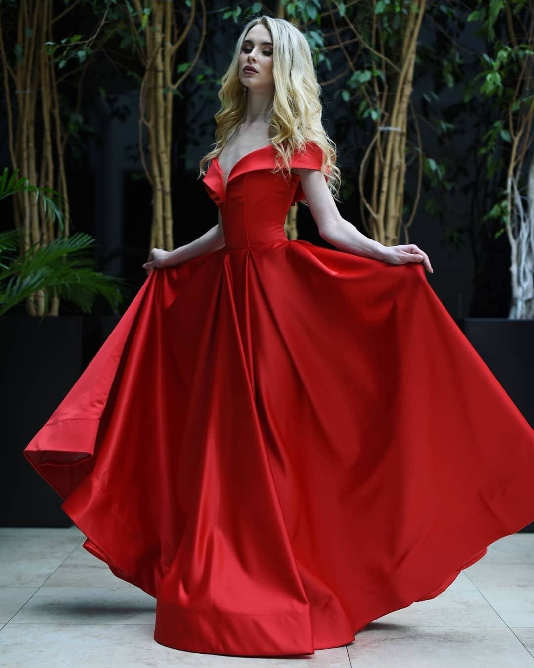 Silk Satin Red Camisole Dress Summer Women's Waist Is Thin Temperament  Sleeveless Long Skirt - China Dresses and Dresse price | Made-in-China.com