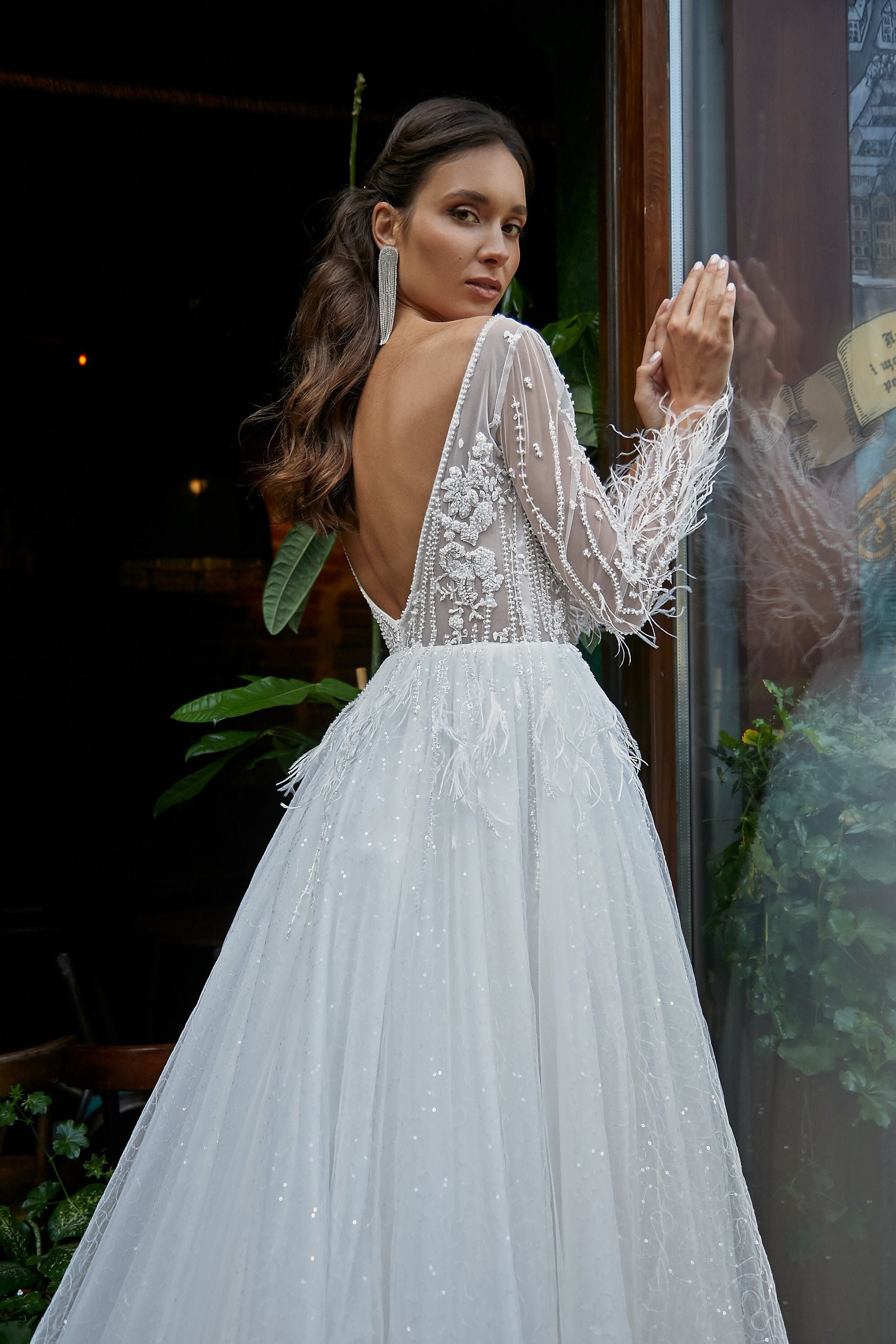 Lavani Couture - White lace & ostrich feather dress 🕊 #white #lace  #handmade #details #feathers #featherdress #ostrich #luxury #wedding  #bridal #bride #bridalcollection #atelier #lavanicouture