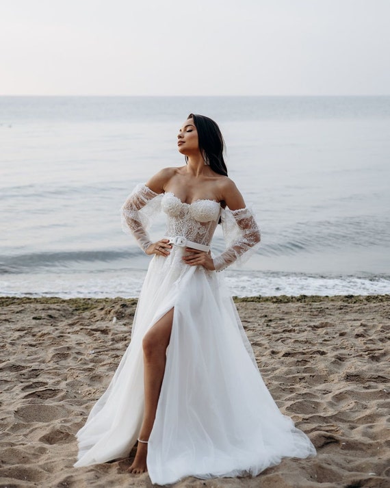 Long sleeve wedding dress with tulle skirt cheap