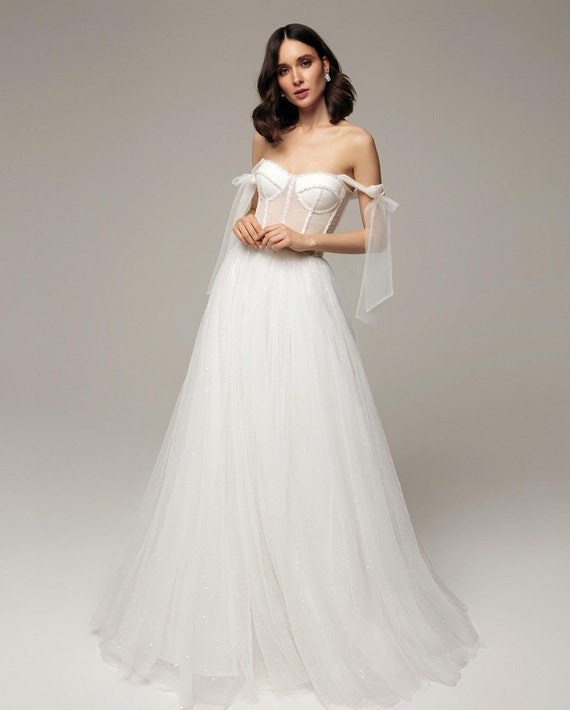 Elegant Bustier Tulle Wedding Dress for Timeless Bridal Glamour