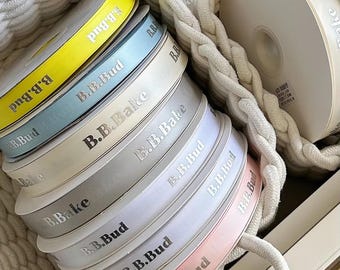 Anpassat satinband silver varmstämpling med anpassad logotyp blomsterhandlare bageri presentförpackning