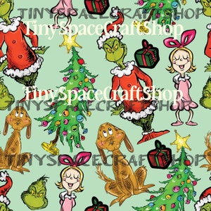 Op de afbeelding: Een groene achtergrond met een herhalend patroon van kerstthemafiguren en -objecten. De personages omvatten de Grinch, Cindy Lou Who en Max de hond. De objecten omvatten kerstboom, cadeaus en sterren. De tekst "Tiny Spacecraft Shop" verschijnt meerdere keren in het patroon.