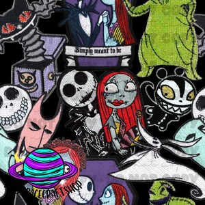 Może przedstawiać: Kolekcja haftowanych naszywek z postaciami z filmu "Miasteczko Halloween". Naszywki przedstawiają Jacka Skellingtona, Sally, Zero i Oogie Boogie. Naszywki są w różnych kształtach i rozmiarach, z żywymi kolorami i szczegółowymi przeszyciami.