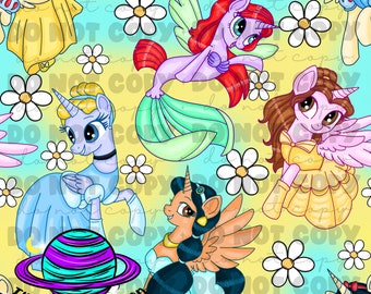 Op de afbeelding: Een herhalend patroon met cartoon eenhoorns en zeemeermin-pony's in tinten blauw, geel en roze. Het ontwerp bevat witte madeliefjes en een planeet met paarse en groene strepen. De tekst "TINYSPACECRAFTSHOP" is zichtbaar.